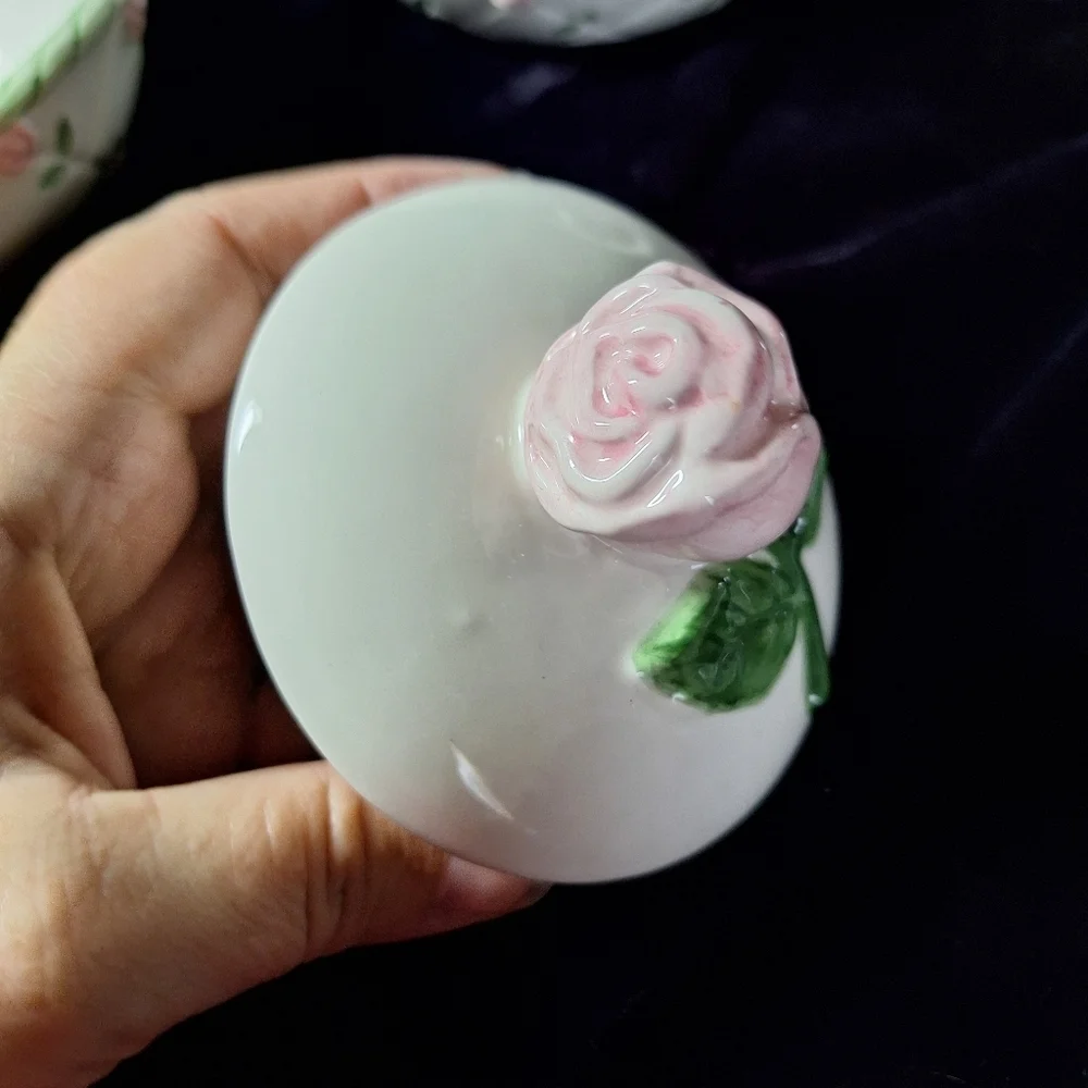 Teapot raised roses &bowl